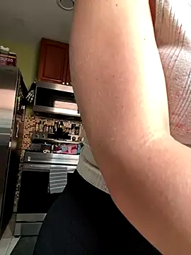 Snapshot of thigh_hi chatting on November 6, 2025, 4:41 pm thigh hi online show from November 6, 2025, 4:41 pm