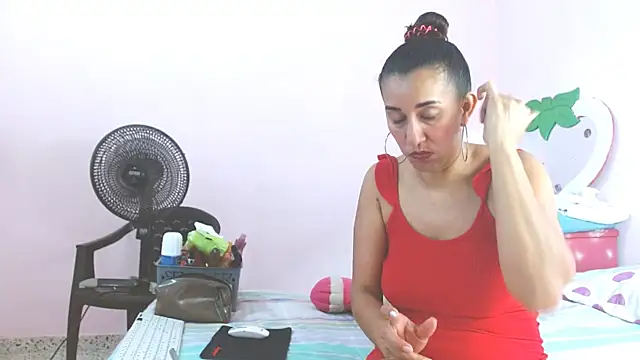 latinabueno41 online show from January 14, 2025, 5:12 pm