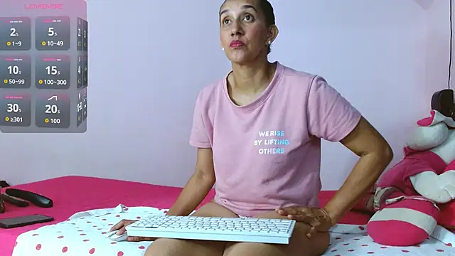 latinabueno41 online show from October 16, 2025, 12:44 am