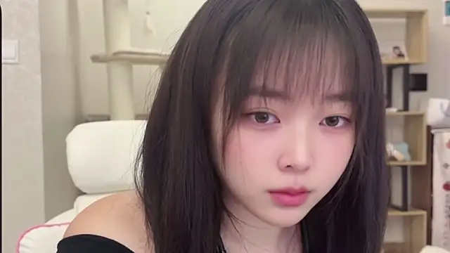 Chenjing0 online show from November 29, 2025, 4:04 am