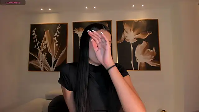 NiaSalvatore online show from March 2, 2025, 2:54 pm