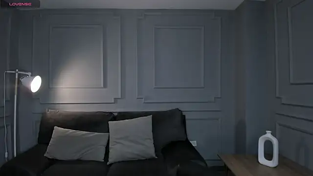 NiaSalvatore online show from March 6, 2025, 7:10 pm