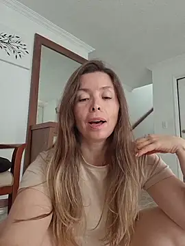 Snapshot of karina_warthon chatting on June 15, 2026, 5:37 pm karina warthon online show from June 15, 2026, 5:37 pm
