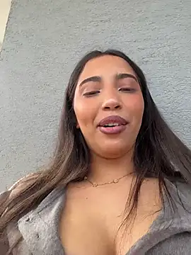 miaceleste online show from May 3, 2026, 1:28 pm