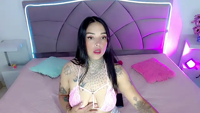 Carolaine01 online show from January 17, 2026, 4:33 pm