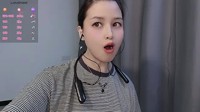 Lucky-xiuxiu online show from November 25, 2025, 3:23 pm