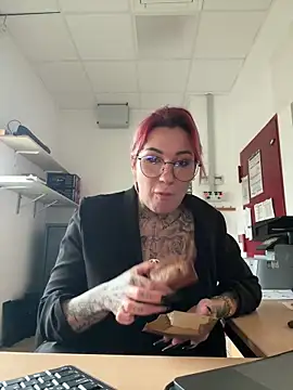 Snapshot of Mia-Fuchs chatting on February 12, 2025, 8:27 am Mia-Fuchs online show from February 12, 2025, 8:27 am