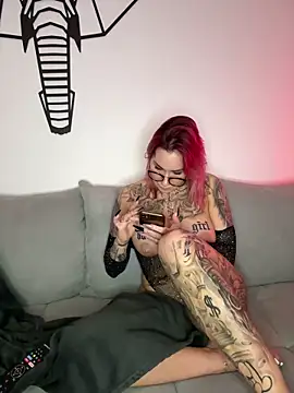 Snapshot of Mia-Fuchs chatting on February 16, 2025, 11:16 pm Mia-Fuchs online show from February 16, 2025, 11:16 pm