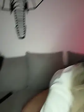 Snapshot of Mia-Fuchs chatting on February 27, 2025, 4:52 am Mia-Fuchs online show from February 27, 2025, 4:52 am