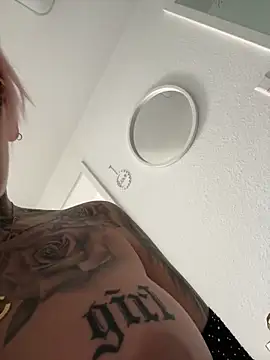 Snapshot of Mia-Fuchs chatting on March 11, 2025, 12:28 pm Mia-Fuchs online show from March 11, 2025, 12:28 pm