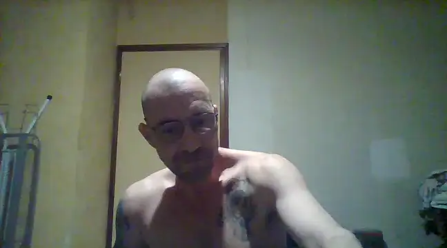 javierpasteur69 online show from February 13, 2025, 10:33 pm