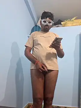 Snapshot of Desi_Heat chatting on October 21, 2025, 1:06 am Desi Heat online show from October 21, 2025, 1:06 am