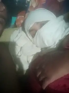 Snapshot of YourHotRandi chatting on January 6, 2025, 5:59 pm YourHotRandi online show from January 6, 2025, 5:59 pm