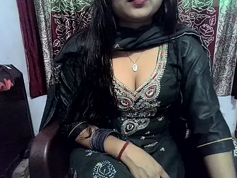 SIYA MAVI online show from March 18, 2026, 4:04 am