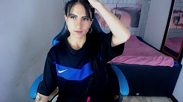 Anniee x online show from September 29, 2025, 12:32 pm