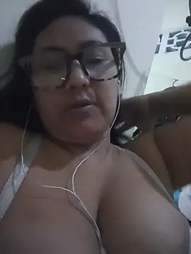 Snapshot of acuarela chatting on January 23, 2025, 5:24 am acuarela online show from January 23, 2025, 5:24 am