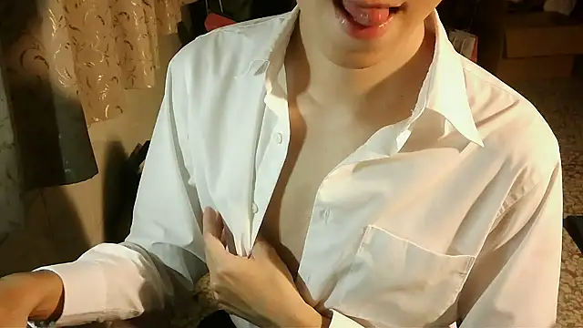 KYU890428 online show from December 18, 2025, 5:41 pm