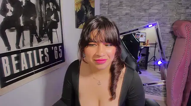 Ji Eun online show from January 10, 2025, 6:49 pm