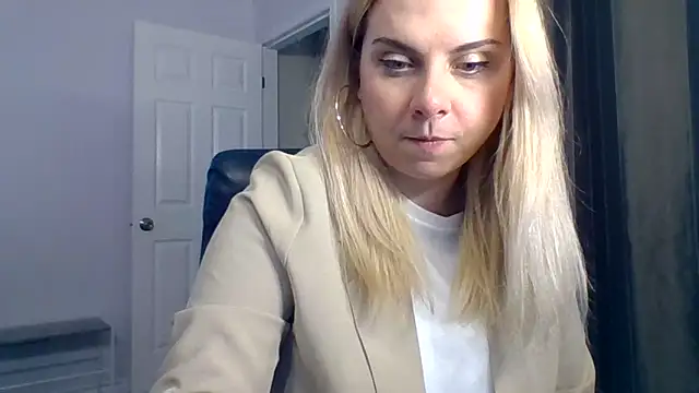 HappyIva online show from October 5, 2025, 12:31 am