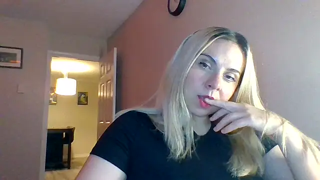 HappyIva online show from October 7, 2025, 11:18 am