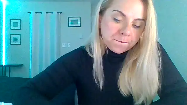 HappyIva online show from October 13, 2025, 4:29 pm