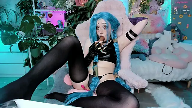 cutelittlepuff online show from February 3, 2025, 8:24 pm