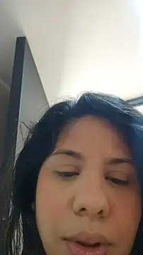 Snapshot of downsonMia chatting on June 21, 2026, 1:24 pm downsonMia online show from June 21, 2026, 1:24 pm