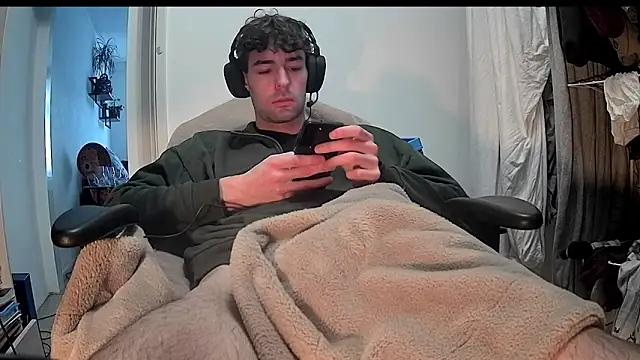 Snapshot of onesieboyx chatting on February 7, 2025, 2:15 pm onesieboyx online show from February 7, 2025, 2:15 pm