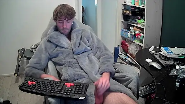 Snapshot of onesieboyx chatting on December 5, 2025, 12:25 pm onesieboyx online show from December 5, 2025, 12:25 pm