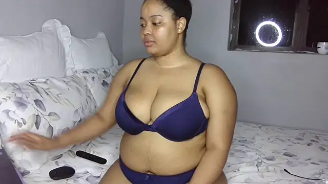 sexytinashe21 online show from September 18, 2025, 9:28 pm