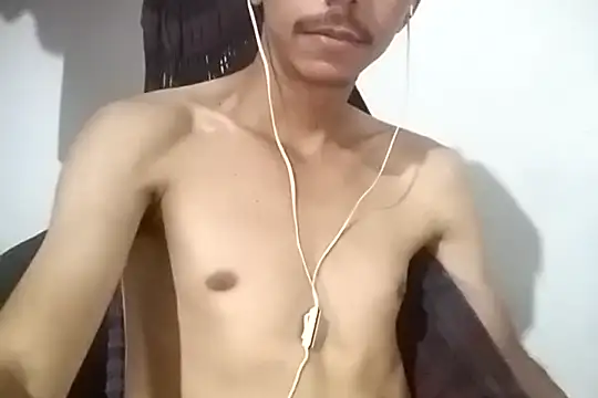 MagrinhoSaradoo online show from February 2, 2025, 4:15 am