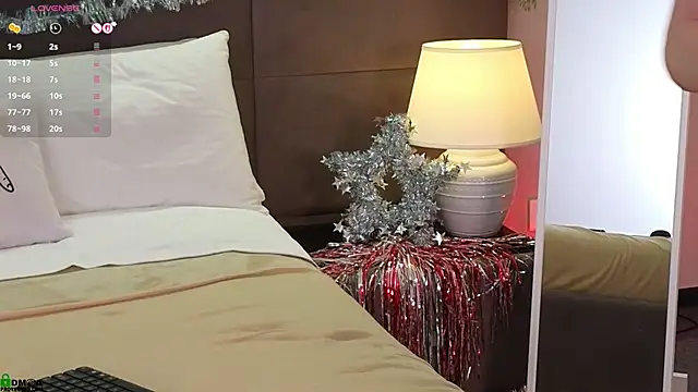 Rina Red online show from December 4, 2025, 1:48 am