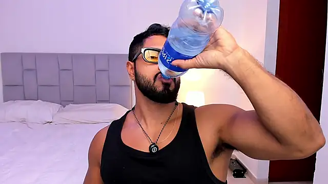 Santiago huntt online show from April 17, 2026, 9:07 pm