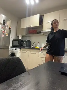 NNNoire online show from November 25, 2025, 1:44 pm