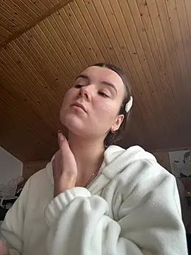 mewKate online show from February 7, 2026, 12:31 pm