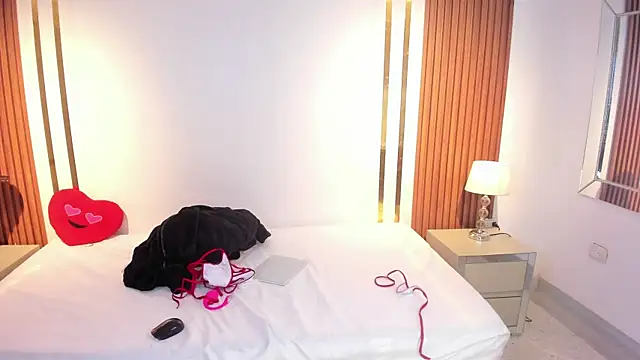 TylerBloom online show from November 3, 2025, 5:31 am