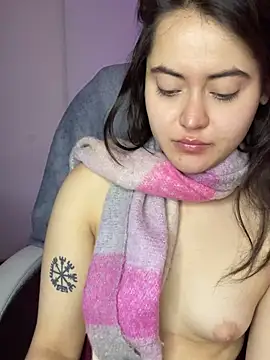 Camila pinkk online show from April 15, 2026, 2:24 pm