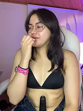 Snapshot of Camila_pinkk chatting on May 29, 2026, 2:15 pm Camila pinkk online show from May 29, 2026, 2:15 pm