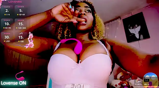 Snapshot of Aliana_Ross chatting on March 8, 2025, 3:02 pm Aliana Ross online show from March 8, 2025, 3:02 pm