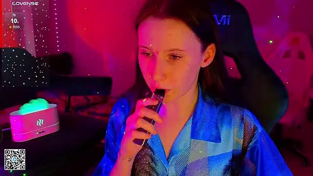 mon lola online show from March 6, 2025, 11:14 am