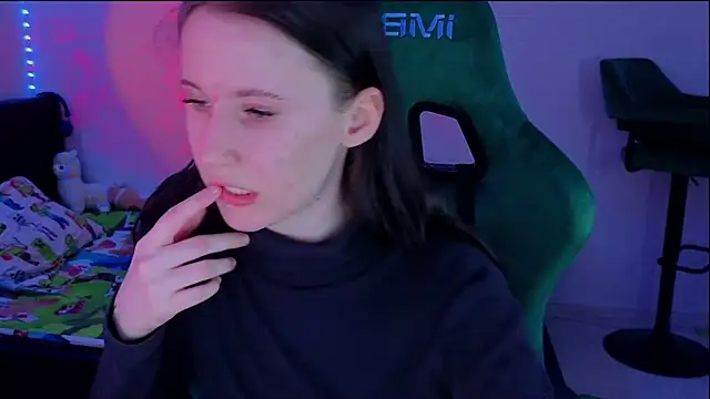 mon lola online show from March 12, 2025, 8:52 pm