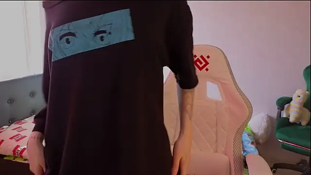 mon lola online show from March 17, 2025, 7:35 am