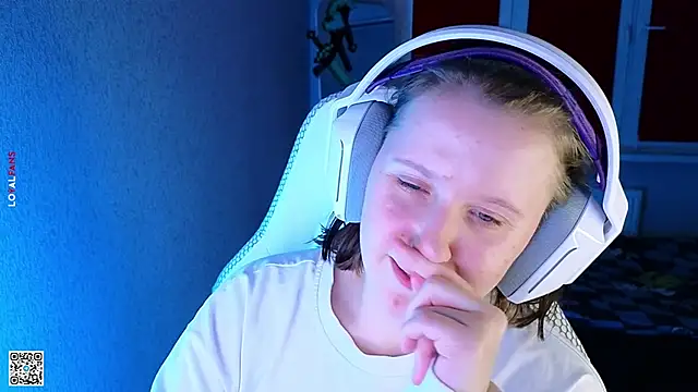 mon lola online show from October 2, 2025, 6:37 pm