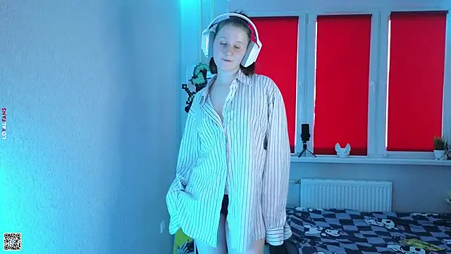 mon lola online show from October 8, 2025, 2:04 pm