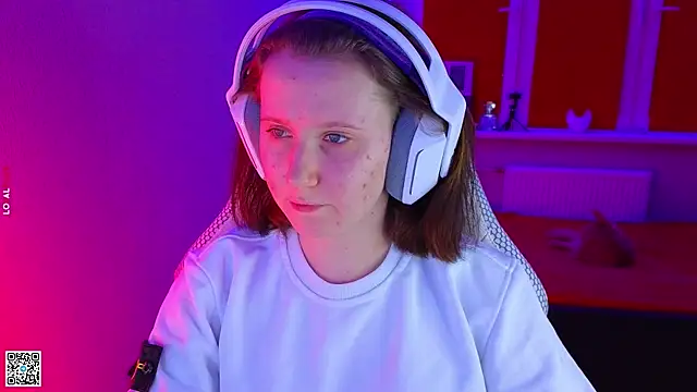 mon lola online show from November 25, 2025, 3:34 pm