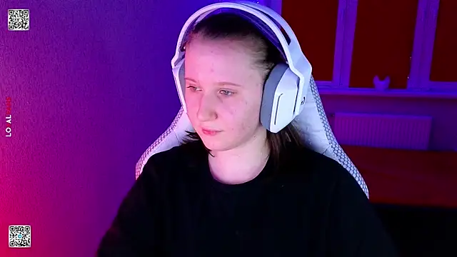 Snapshot of mon_lola chatting on February 11, 2026, 4:23 pm mon lola online show from February 11, 2026, 4:23 pm