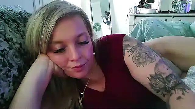 JennaLynn785 online show from October 10, 2025, 7:35 pm