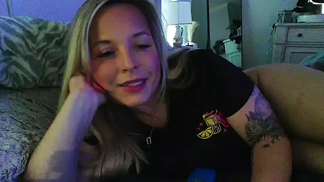 JennaLynn785 online show from October 14, 2025, 9:37 pm
