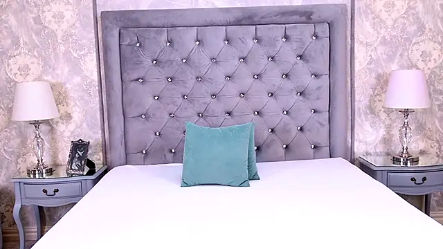 LexiRiley online show from December 4, 2025, 6:12 am