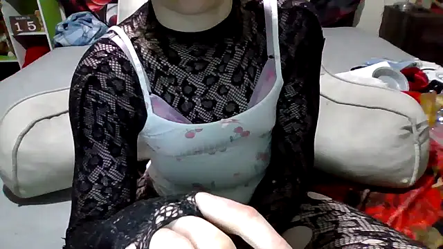 Snapshot of AverageRose chatting on March 16, 2025, 2:32 am AverageRose online show from March 16, 2025, 2:32 am